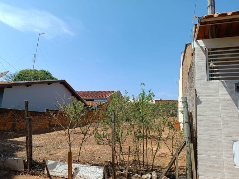 Vende-se terreno na rua Travessa Taquari em Lucélia-SP