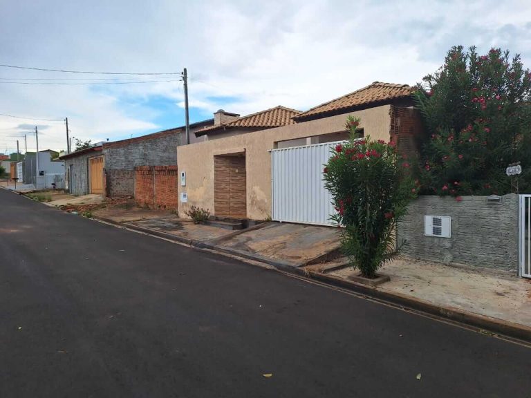 Casa à Venda em Lucélia – Rua José Shissei Tioma