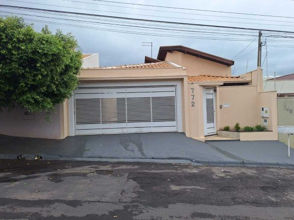 Casa Moderna com Piscina e Energia Solar à Venda em Lucélia