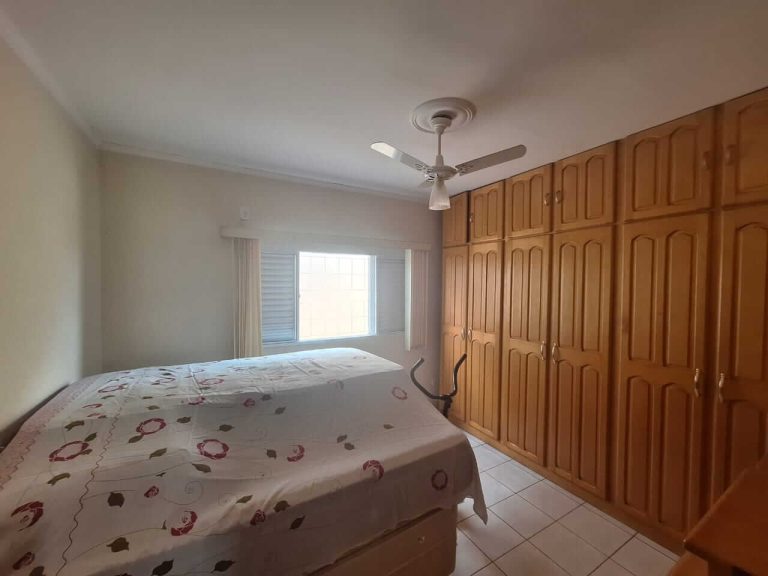 Vende-se Belíssima Casa Residencial na Rua Francisco Xavier de Oliveira em Lucélia-SP