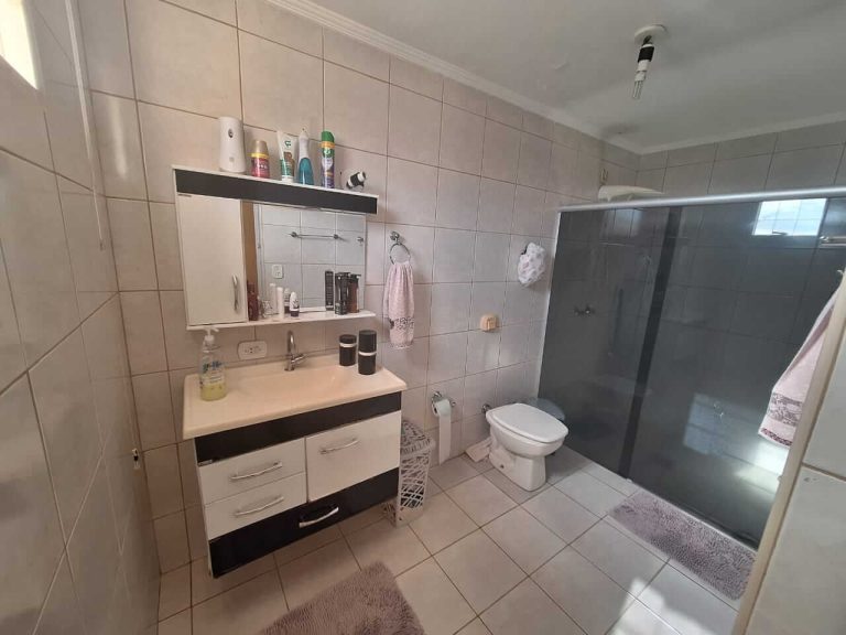 Vende-se Belíssima Casa Residencial na Rua Francisco Xavier de Oliveira em Lucélia-SP