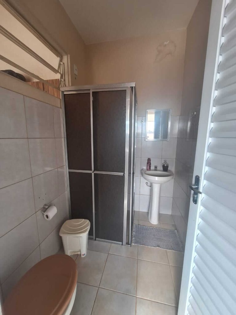 Vende-se Belíssima Casa Residencial na Rua Francisco Xavier de Oliveira em Lucélia-SP