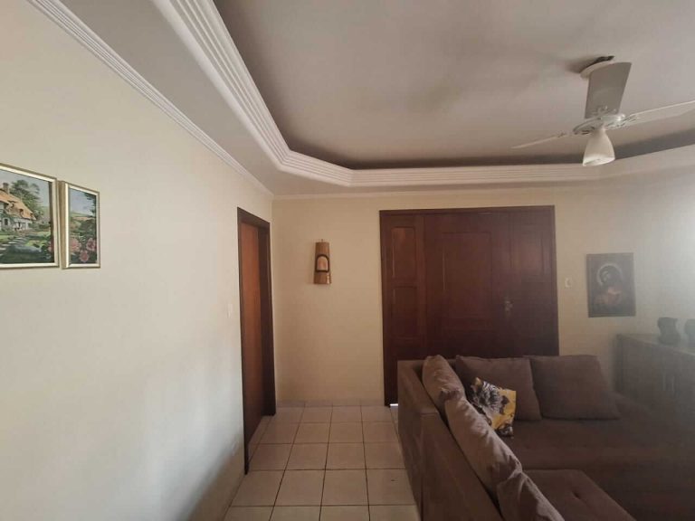 Vende-se Belíssima Casa Residencial na Rua Francisco Xavier de Oliveira em Lucélia-SP