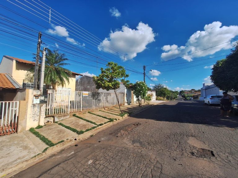 Imóvel Residencial à Venda na Rua Francisco Xavier de Oliveira em Lucélia-SP