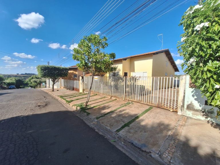 Imóvel Residencial à Venda na Rua Francisco Xavier de Oliveira em Lucélia-SP