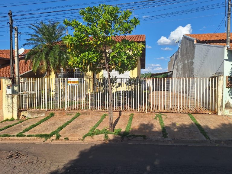 Imóvel Residencial à Venda na Rua Francisco Xavier de Oliveira em Lucélia-SP