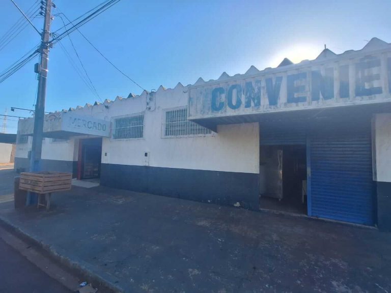 Atenção: Prédio Comercial à venda com DESCONTO em Lucélia